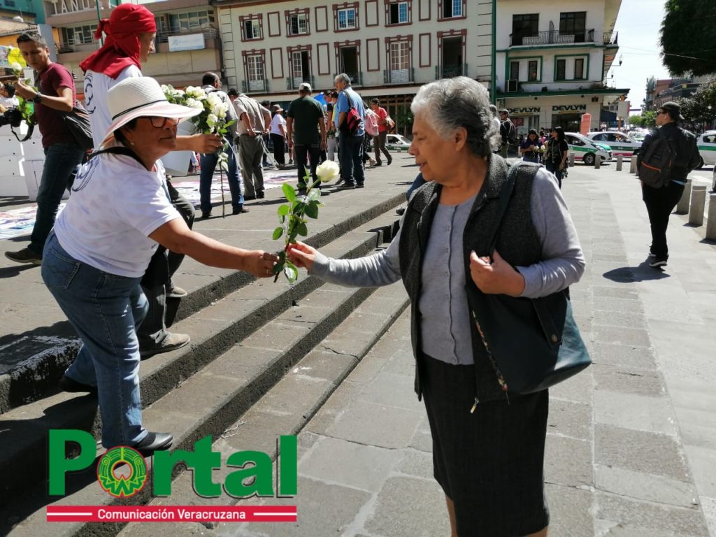 Colectivos conmemoran El Día Internacional de las Víctimas de Desapariciones Forzadas, en la plaza Lerdo de Xalapa | Portal Comunicación Veracruzana