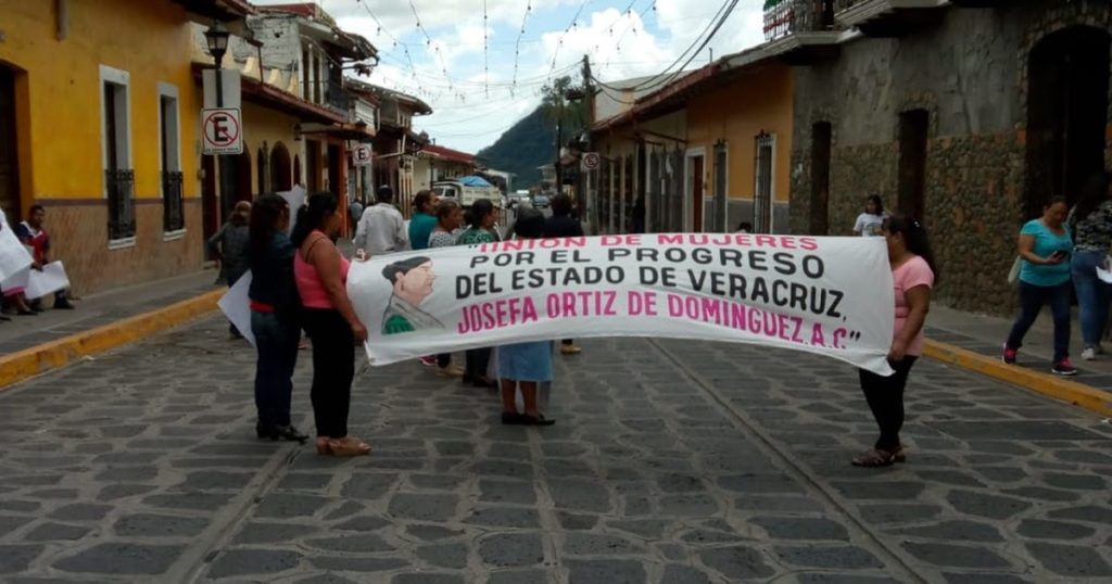 GRUPO DE MUJERES REALIZA PROTESTA EN XICO; SEÑALAN PROBABLES IRREGULARIDADES EN EL AYUNTAMIENTO
