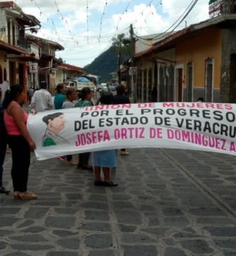 GRUPO DE MUJERES REALIZA PROTESTA EN XICO; SEÑALAN PROBABLES IRREGULARIDADES EN EL AYUNTAMIENTO