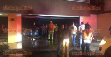 Se incendió auto dentro de la cochera de un domicilio en la avenida Araucarias