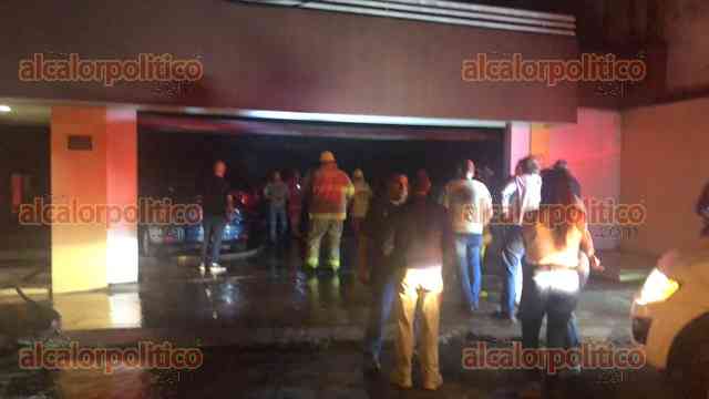 Se incendió auto dentro de la cochera de un domicilio en la avenida Araucarias