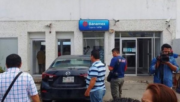 Afuera de banco en Boca lo despojan de 150 mil pesos - Noticias Policiaca - Imagen del Golfo