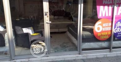 Cristalean tienda de colchones en Veracruz - Noticias Policiaca - Imagen del Golfo