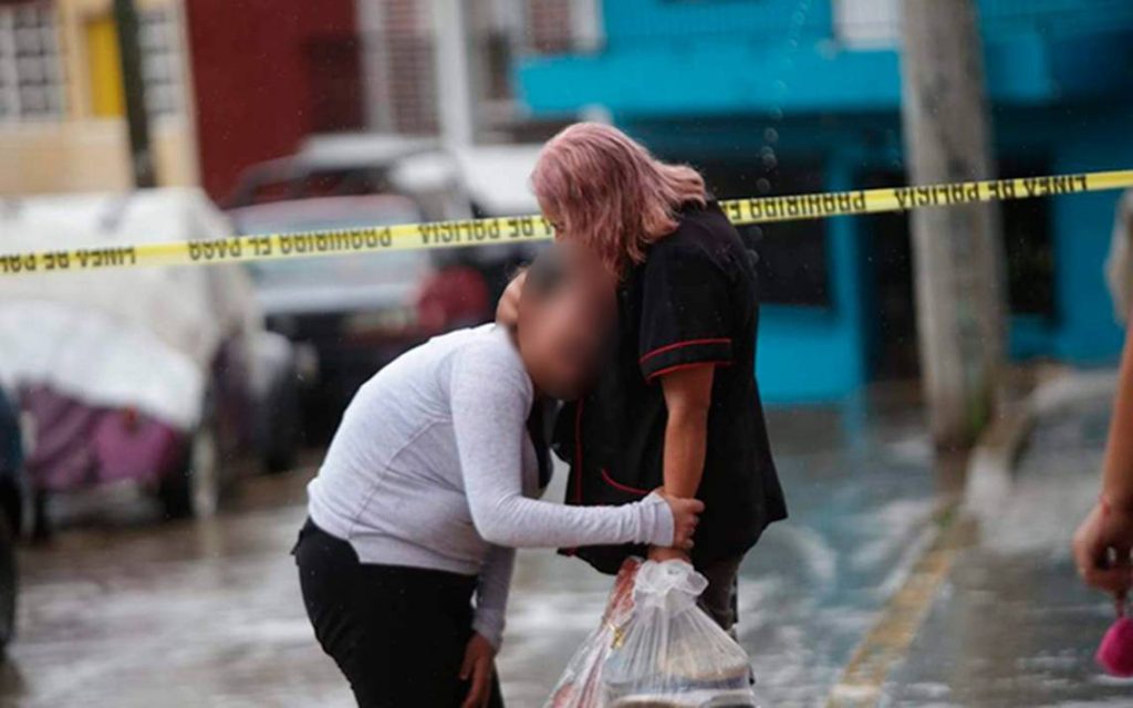 ¡Acribillan a joven cerca de Plaza Crystal!; su compañero está herido