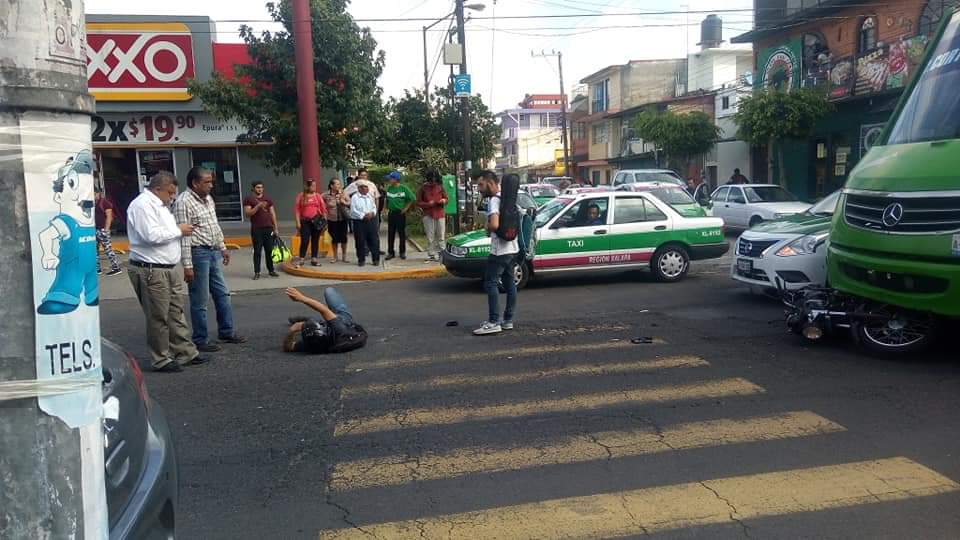 Motociclista lesionado en avenida Ruiz Cortines, a la altura del PRI