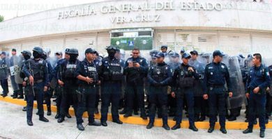 Policías resguardan a la Fiscalía y se arma la trifulca
