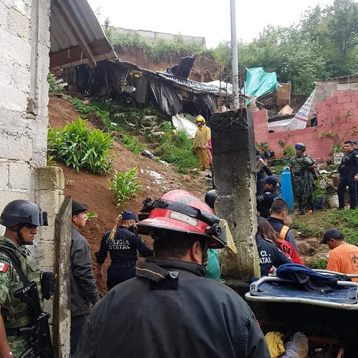 Casa sufre daños por desgajamiento de cerro en la Col. Miguel Hidalgo | Portal Comunicación Veracruzana