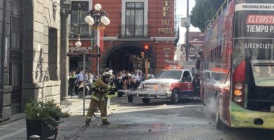 Video: Sufre explosión camión turístico en el Centro Histórico de Puebla | Portal Comunicación Veracruzana