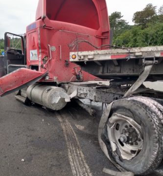 Tráiler se queda sin frenos en la autopista Xalapa-Perote. | Portal Comunicación Veracruzana