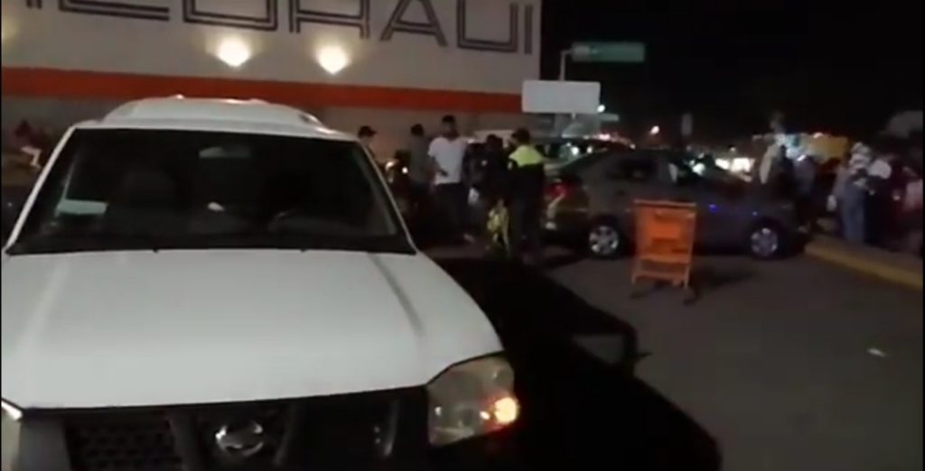 Padres dejan a su hija al interior de automóvil y muere por asfixia, en Tierra Blanca.