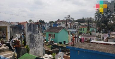 Adelantan trabajos de mantenimiento en panteones de Tuxpan