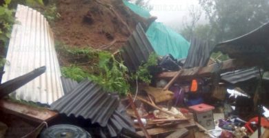 Familia lo perdió todo; cerro destroza su casa, en Xalapa