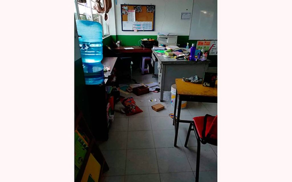 Vacían escuela en Banderilla; no les dejaron ni el material educativo