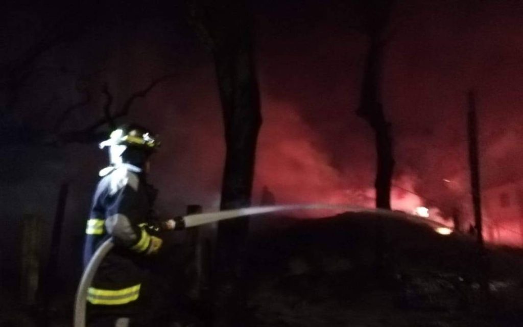 Se incendia empresa recicladora en el puerto de Veracruz