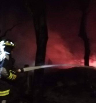 Se incendia empresa recicladora en el puerto de Veracruz