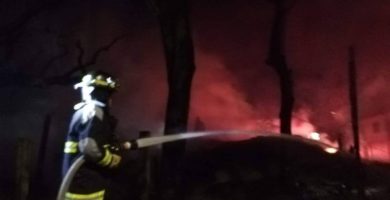 Se incendia empresa recicladora en el puerto de Veracruz