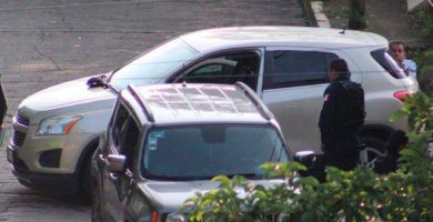 [Vídeo] Hombres armados asesinan a una mujer cuando conducía su camioneta
