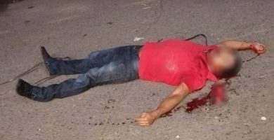 Salen de sucursal bancaria y los acribillan, en Tezonapa