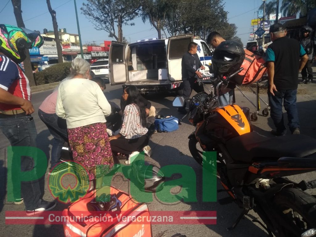 Motociclista lesionado en accidente de tránsito sobre la Avenida Lázaro Cárdenas, a la altura de Urban Center - Portal Comunicación Veracruzana
