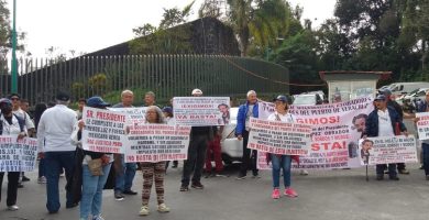 Demandan al IMSS pago de pensiones agremiados del Sindicato de Maniobristas