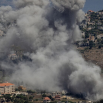 Suman cerca de 300 civiles muertos por ataques de Israel contra el Líbano